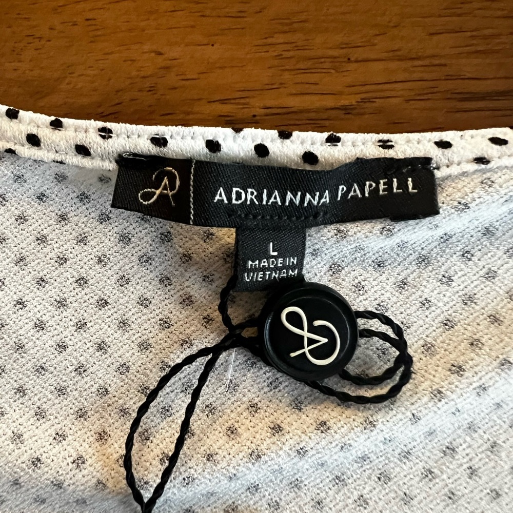 NWT. Adrianna Papell V-Neck Short Sleeve Top - Picture 3 of 9